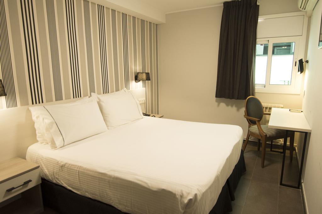 New Hotel Colon Mataro Room photo